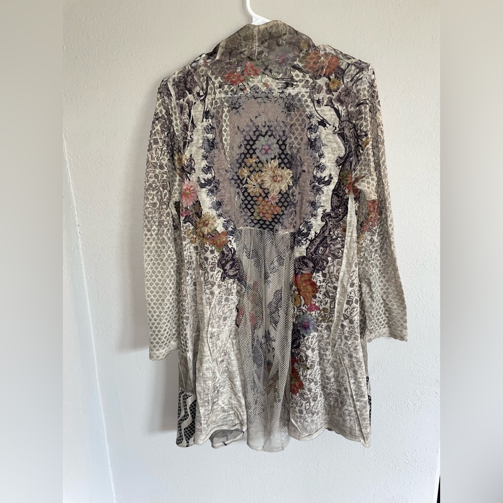 Beautiful Floral Cover Up​ sz M